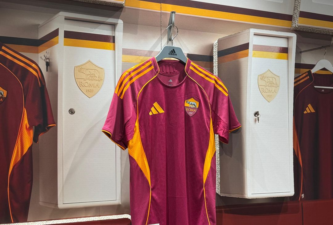 Roma, ecco le immagini della nuova maglia  – FOTO GALLERY - immagine 16