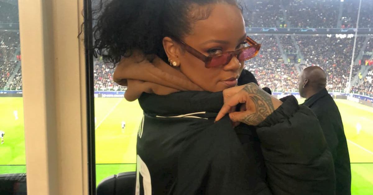 Rihanna incita da Golssip.it rihanna è incita del terzo figlio l annuncio col pancione al met gala