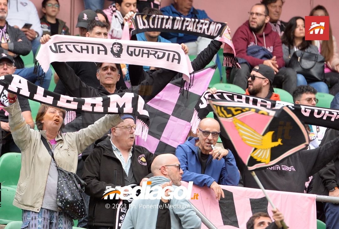 FOTOTIFO Palermo-Cittadella 0-1, gli scatti ai tifosi al “Renzo Barbera” (GALLERY) - immagine 24