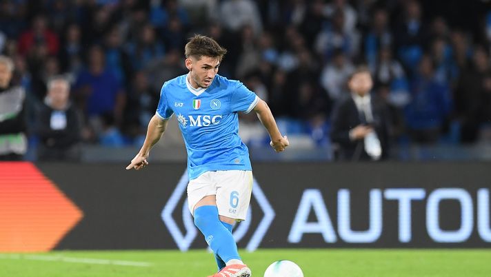 NAPLES, ITALY - OCTOBER 25: Billy Gilmour of Napoli in action during the Serie A match between SSC Napoli and FC Internazionale at Stadio Diego Armando Maradona on October 25, 2025 in Naples, Italy. (Photo by SSC NAPOLI/SSC NAPOLI via Getty Images) Napoli, tegola Gilmour per Conte: salterà la Roma e si opererà per una pubalgia - immagine 1