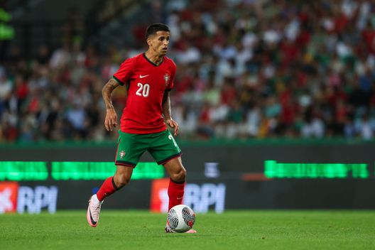 Cancelo in azione con la maglia del Portogallo. (Foto di Carlos Rodrigues/Getty Images) Dal Portogallo, Cancelo nella bufera: ha preso a pugni un uomo in discoteca- immagine 2