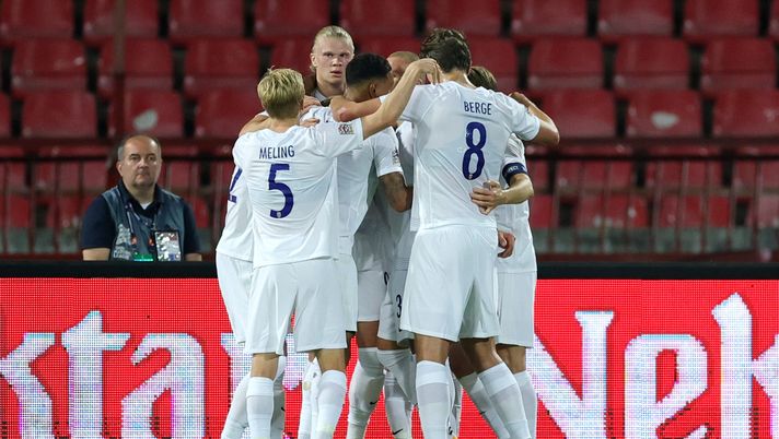 BELGRADE, SERBIA - JUNE 02: Erling Haaland of Norway celebrates with teammates after scoring their side's first goal during the UEFA Nations League League B Group 4 match between Serbia and Norway at Stadion Rajko Mitić on June 02, 2022 in Belgrade, Serbia. (Photo by Srdjan Stevanovic/Getty Images) Norvegia, i convocati del ct Solbakken per le sfide contro Italia e Estonia - immagine 1