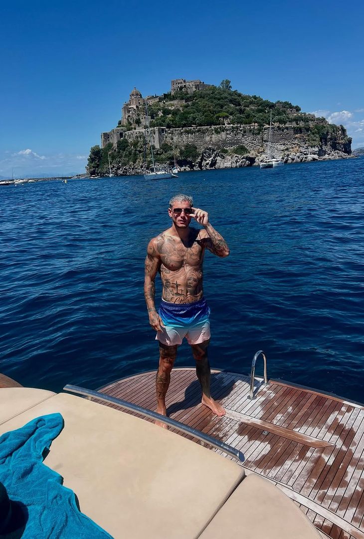 Vacanze napoletane per il terzino azzurro