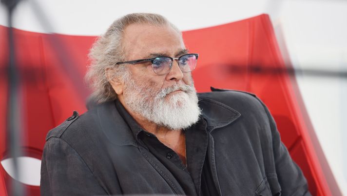 Diego Abatantuono, noto tifoso del Milan | Getty Images Abatantuono distrugge il Milan: “Cardinale non sa nulla di calcio. Ibrahimovic? Non sa fare il suo lavoro” - immagine 1