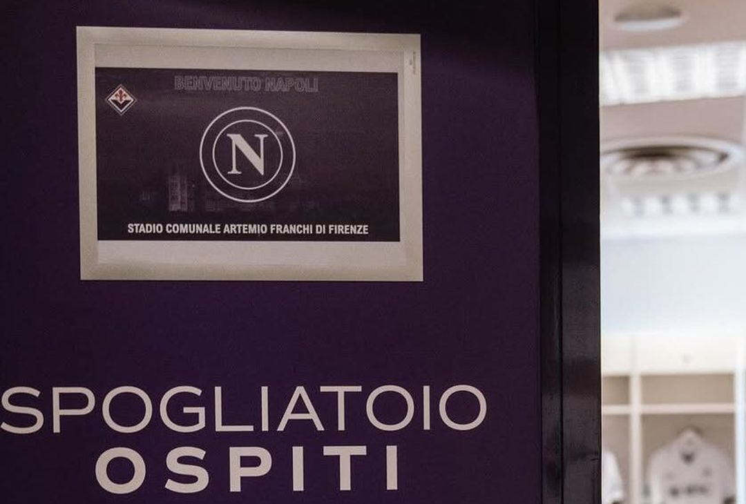 GALLERY Fiorentina-Napoli, tutto pronto nello spogliatoio: la scelta della maglia- immagine 1
