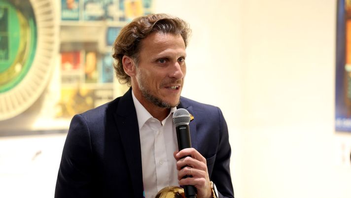 Ricoverato Diego Forlán a causa di una frattura alle costole- immagine 2