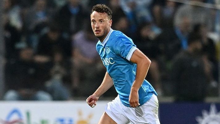 CASTEL DI SANGRO, ITALY - AUGUST 03: Amir Rrahmani of SSC Napoli in action during the pre-season friendly match between Napoli and Stade Brestois 29 at Stadio Teofilo Patini on August 03, 2025 in Castel di Sangro, Italy. (Photo by Giuseppe Bellini/Getty Images) UFFICIALE – Rrahmani, ecco l’esito degli esami e i tempi di recupero: il comunicato - immagine 1