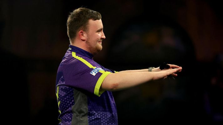 Fenomeno Littler, a 16 anni già idolo ai Mondiali di freccette - immagine 1