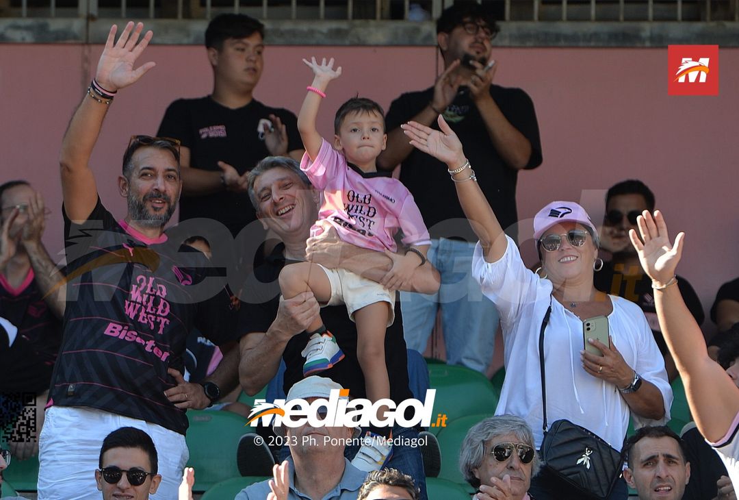FOTOTIFO Palermo-Sudtirol 2-1, gli scatti ai tifosi al “Renzo Barbera” (GALLERY) - immagine 50