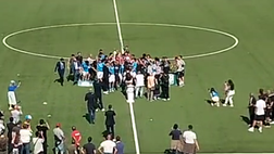 Il Napoli Primavera vince i playoff, gli azzurrini alzano la coppa al cielo
