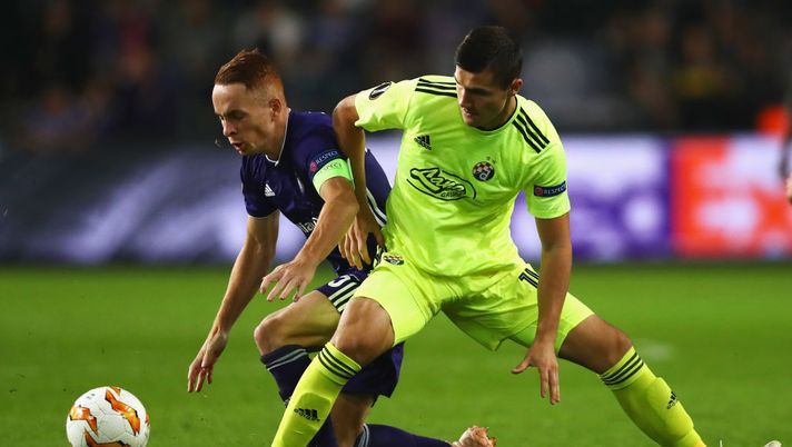 BRUSSELS, BELGIUM - OCTOBER 04: Adrien Trebel of RSC Anderlecht battles for possession with Amer Gojak of Dinamo Zagreb during the UEFA Europa League Group D match between RSC Anderlecht and Dinamo Zagreb at Constant Vanden Stock Stadium on October 4, 2018 in Brussels, Belgium. (Photo by Dean Mouhtaropoulos/Getty Images) Calciomercato Torino: stretta per il trequartista Gojak della Dinamo Zagabria - immagine 1