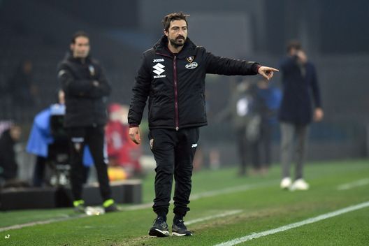 UDINE, ITALY - FEBRUARY 06: Matteo Paro second coach of Torino FC gestures during the Serie A match between Udinese Calcio and Torino FC at Dacia Arena on February 06, 2022 in Udine, Italy. (Photo by Alessandro Sabattini/Getty Images) Cioffi non fa giocare il Torino. E Juric-Paro si limitano a due sostituzioni- immagine 3