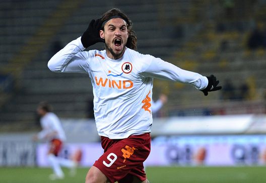 BOLOGNA, ITALIA- DICEMBRE 21: Pablo Daniel Osvaldo con la maglia della Roma nel 2011 (Foto di Luciano Rossi/AS Roma via Getty Images) Osvaldo