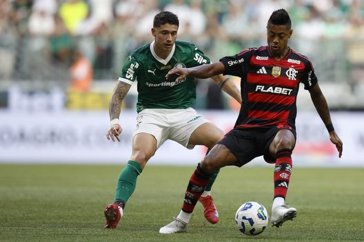 Bruno Henrique in azione con il Flamengo (Photo by Miguel Schincariol/Getty Images) Flamengo, Bruno Henrique finisce sotto processo per calcioscommesse: rischia 6 anni- immagine 2