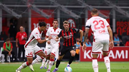 MILAN, ITALY - AUGUST 17: Santiago Gimenez of AC Milan in action during the Coppa Italia match between AC Milan and SSC Bari at Stadio San Siro on August 17, 2025 in Milan, Italy. (Photo by Giuseppe Cottini/AC Milan via Getty Images) Gimenez