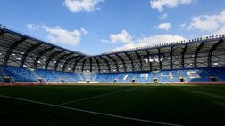 Tour del calcio negli Emirati Arabi Uniti: noleggiare auto sportive e visitare stadi iconici