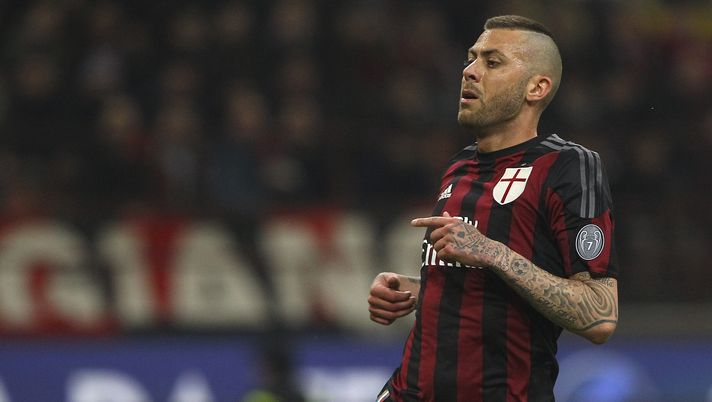 MILAN, ITALY - MARCH 01: Jeremy Menez of AC Milan looks on during the TIM Cup match between AC Milan and US Alessandria at Stadio Giuseppe Meazza on March 1, 2016 in Milan, Italy. (Photo by Marco Luzzani/Getty Images) Menez rivela: “Dopo il Milan avevo perso un po’ la voglia di lavorare” - immagine 1