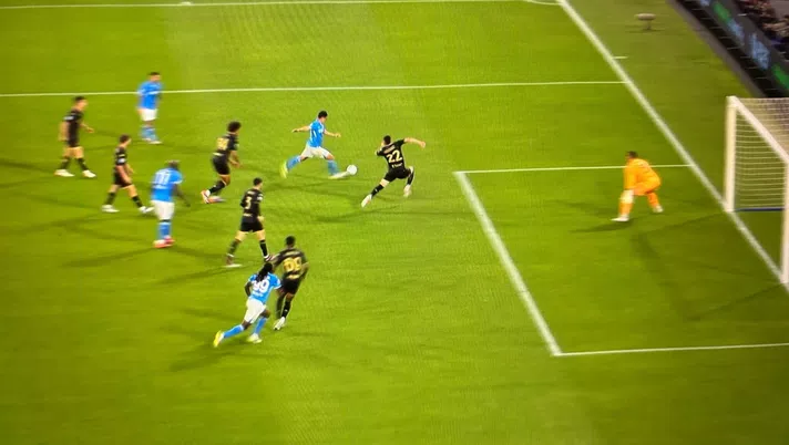 VIDEO Napoli-Genoa 2-1, McTominay inventa per Raspadori: l’ex Sassuolo spacca la porta - immagine 1