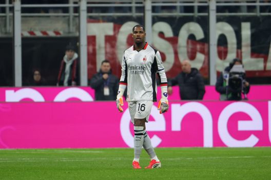 MILAN, ITALY - FEBRUARY 22: goalkeeper of AC Milan Mike Maignan, looks on during the Serie A match between AC Milan and Parma Calcio 1913 at Giuseppe Meazza Stadium on February 22, 2026 in Milan, Italy. (Photo by Francesco Scaccianoce/AC Milan via Getty Images)