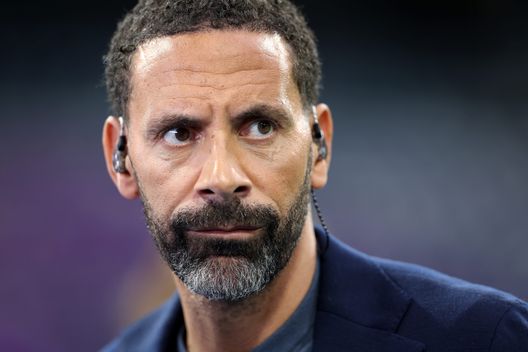 MADRID, SPAIN - MAY 08: Rio Ferdinand looks on prior to the UEFA Champions League semi-final second leg match between Real Madrid and FC Bayern München at Estadio Santiago Bernabeu on May 08, 2024 in Madrid, Spain. (Photo by Clive Brunskill/Getty Images) Sir Alex Ferguson interrompe il podcast di Ferdinand: “Che cos’è questo?”- immagine 2
