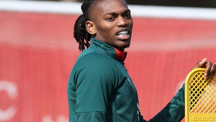 Rafael Leao (attaccante AC Milan), qui durante una seduta di allenamento con i rossoneri a Milanello | Milan News (Getty Images) Leao non solo l'infortunio: mesi decisivi per il suo futuro al Milan. In società tempo di valutazioni