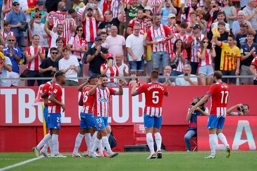 GIRONA, SPAIN - SEPTEMBER 23: Ivan Martin of Girona celebrates with David Lopez and teammates after scoring the team's third goal during the LaLiga EA Sports match between Girona FC and RCD Mallorca at Montilivi Stadium on September 23, 2023 in Girona, Spain. (Photo by Eric Alonso/Getty Images) Girona Vallecano