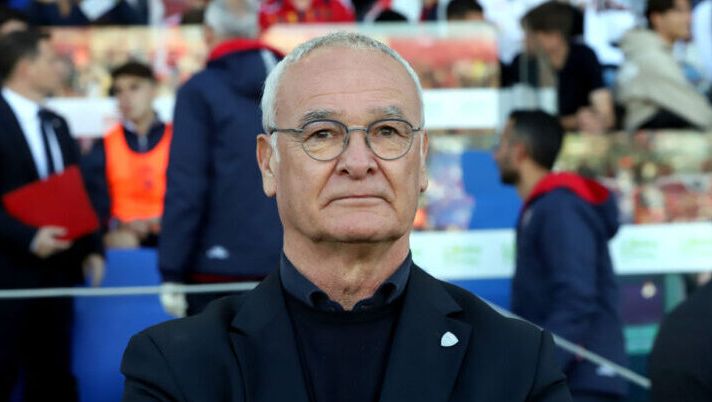 CAGLIARI, ITALY - APRIL 07: Cagliari's coach Claudio Ranieri looks on during the Serie A TIM match between Cagliari and Atalanta BC - Serie A TIM at Sardegna Arena on April 07, 2024 in Cagliari, Italy. (Photo by Enrico Locci/Getty Images) (Photo by Enrico Locci/Getty Images) Ranieri: “Oristanio sta bene, come vedo Lapadula, Makoumbou e sul rigorista…” - immagine 1