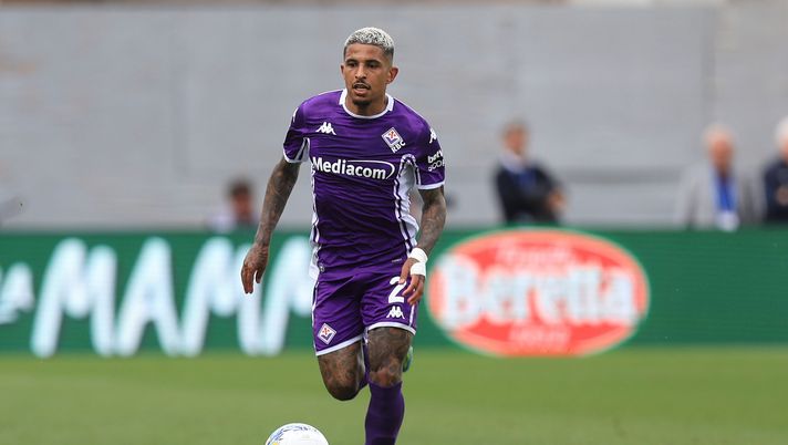 FLORENCE, ITALY - MAY 10: Domilson Cordeiro dos Santos known as Dodo of ACF Fiorentina in action during the Serie A match between ACF Fiorentina and Genoa CFC at Artemio Franchi on May 10, 2026 in Florence, Italy. (Photo by Gabriele Maltinti/Getty Images) Gazzetta: Dodo può partire, rinnovo fermo. La Fiorentina fissa il prezzo - immagine 1