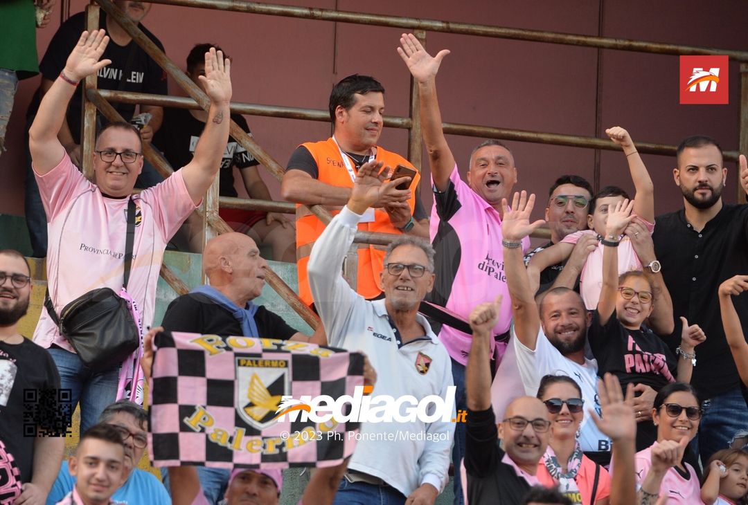FOTOTIFO Palermo-Lecco, gli scatti ai tifosi al “Renzo Barbera” (GALLERY) - immagine 69