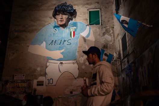 NAPOLI: Il murales realizzato nel 1989 nei Quartieri Spagnoli dedicato a Diego Armando Maradona (Photo by Ivan Romano/Getty Images) Napoli, blitz della GDF: sequestrati oltre 20mila articoli contraffatti SSC Napoli- immagine 2