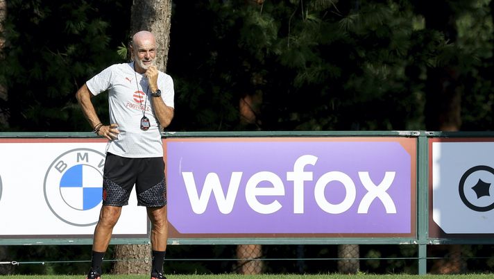 Stefano Pioli (allenatore AC Milan), qui durante una seduta di allenamento a Milanello | Milan News (Getty Images) Stefano Pioli AC Milan allenamento Milanello