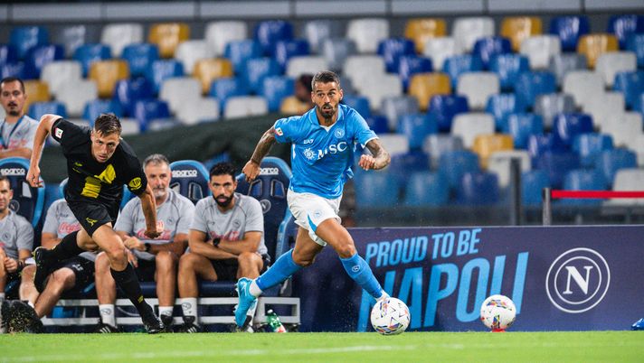 NAPOLI, ITALY - AUGUST 10: SSC Napoli player Leonardo Spinazzola in action during the Coppa Italia Frecciarossa match between SSC Napoli and Modena FC at Diego Armando Maradona Stadium on August 10, 2024 in Napoli, Italy. (Photo by SSC Napoli/Getty Images) Da indiziato per la partenza ad una clamorosa permanenza: il futuro di Spinazzola - immagine 1