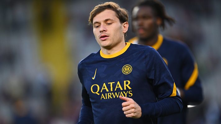 BARCELONA, SPAIN - APRIL 30: Nicolo Barella of FC Internazionale warms up ahead before the UEFA Champions League 2024/25 Semi Final First Leg match between FC Barcelona and FC Internazionale Milano at Estadi Olimpic Lluis Companys on April 30, 2025 in Barcelona, Spain. (Photo by Mattia Ozbot - Inter/Inter via Getty Images) Sky – Prima di Inter-Barcellona è arrivato il rito scaramantico di Barella. Ed è andato a buon fine - immagine 1