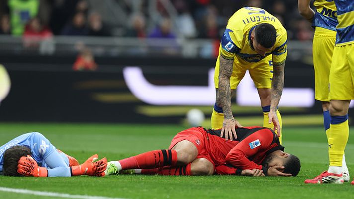 MILAN, ITALY - FEBRUARY 22: Ruben Loftus Cheek of AC Milan injured during the Serie A match between AC Milan and Parma Calcio 1913 at Giuseppe Meazza Stadium on February 22, 2026 in Milan, Italy. (Photo by Claudio Villa/AC Milan via Getty Images) loftus-cheek-infortunio-spogliatoio-compattezza