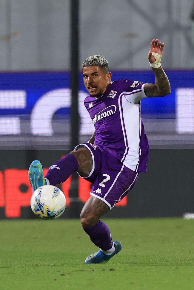 FLORENCE, ITALY - MAY 22: Domilson Cordeiro dos Santos known as Dodo of ACF Fiorentina in action during the Serie A match between ACF Fiorentina and Atalanta BC at Artemio Franchi on May 22, 2026 in Florence, Italy. (Photo by Gabriele Maltinti/Getty Images) Sondaggio VN – Difensori, chi terreste anche la prossima stagione?- immagine 2