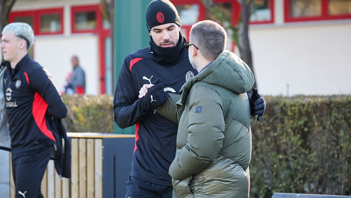 CAIRATE, ITALY - DECEMBER 26: Giorgio Furlani Chief Executive Officer of AC Milan cheers prior to AC Milan training session at Milanello on December 26, 2024 in Cairate, Italy. (Photo by Sara Cavallini/AC Milan via Getty Images)  Santo Stefano a Milanello, Giorgio Furlani: tutte le foto - immagine 1