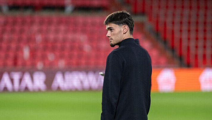 EINDHOVEN, NETHERLANDS - OCTOBER 20: Miguel Gutierrez of SSC Napoli walks around the Philips Stadion ahead of the UEFA Champions League group stage match between PSV Eindhoven and SSC Napoli on October 20, 2025 in Eindhoven, Netherlands. (Photo by SSC NAPOLI/SSC NAPOLI via Getty Images) Gutierrez: “Ecco cosa mi chiede Conte, devo seguire i suoi consigli. Sono contento di giocare” - immagine 1
