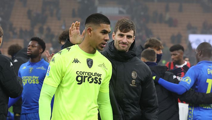 MILAN, ITALY - NOVEMBER 30:  Matteo Gabbia of AC Milan celebrates the win at the end of the Serie A match between Milan and Empoli at Stadio Giuseppe Meazza on November 30, 2024 in Milan, Italy. (Photo by Claudio Villa/AC Milan via Getty Images)  Il Milan secondo Matteo: mai smarrire la strada di casa - immagine 1