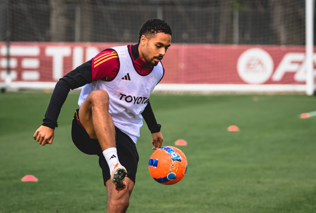 Trigoria, Roma in campo per l’allenamento del venerdì – FOTO GALLERY - immagine 39