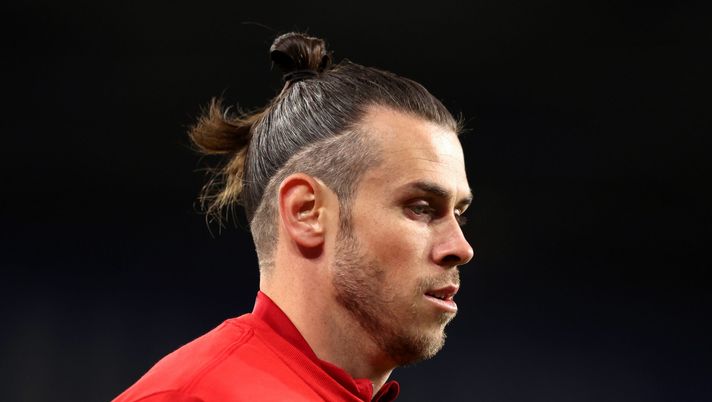 CARDIFF, GALLES - 13 NOVEMBRE: Gareth Bale del Galles osserva il riscaldamento prima della partita di qualificazione alla Coppa del Mondo FIFA 2022 tra Galles e Bielorussia al Cardiff City Stadium il 13 novembre 2021 a Cardiff, Galles. (Foto di Richard Heathcote/Getty Images) Bale bancarotta