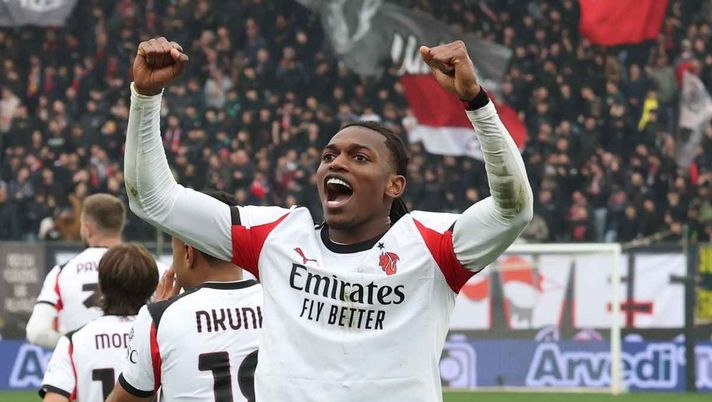 Milan, Leao: 'Un gol nel derby? Mi piacerebbe. Ma vorrei solo vincere. Sul mio ruolo dico ...'