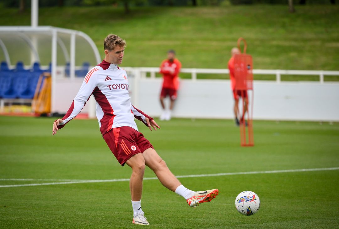 Roma, secondo giorno di allenamento in Inghilterra – FOTO GALLERY - immagine 10
