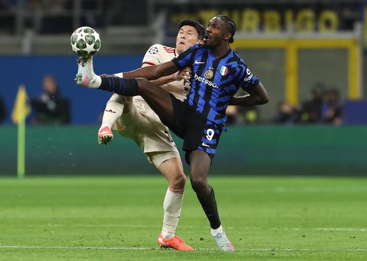 Thuram in azione contro il Bayern Monaco. (Foto di Marco Luzzani/Getty Images) Inter, infortunio per Thuram: ecco quante partite salterà il francese- immagine 2