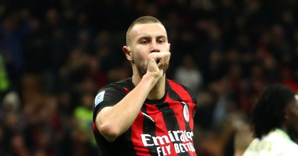 Milan, abbattuta la Roma con Leao, Pavlovic e Maignan. Ammucchiata in vetta alla classifica