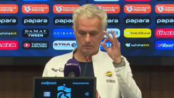 Fenerbahçe, Mourinho: “Il campionato turco è cupo e puzza” | VIDEO