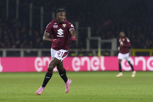 TURIN, ITALY - DECEMBER 8: Duván Zapata of Torino FC gestures during the Serie A match between Torino FC and AC Milan at Stadio Olimpico di Torino on December 8, 2025 in Turin, Italy. (Photo by Stefano Guidi - Torino FC/Torino FC 1906 via Getty Images)