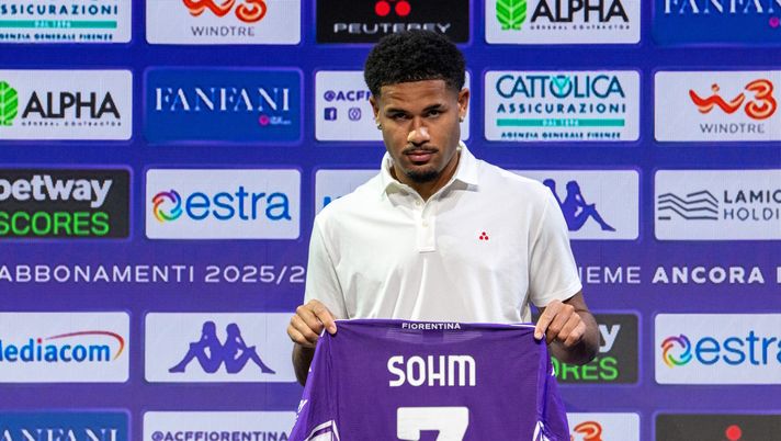 GERMOGLI PH: 13 AGOSTO 2025 BAGNO A RIPOLI PRESENTAZIONE DEL NEO ACQUISTO DELLA FIORENTINA SIMON SOHM MEDIA CENTER VIOLA PARK NELLA FOTO SIMON SOHM Sohm