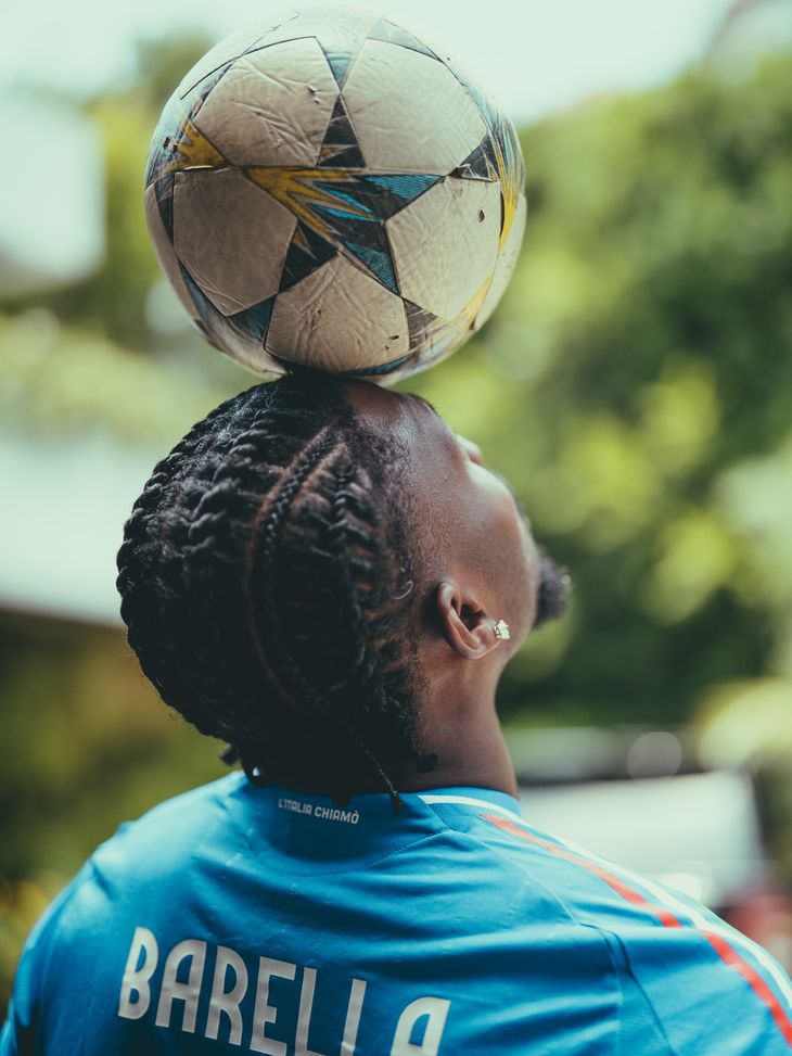 Inter, c’è il sereno: Thuram si allena con la maglia di Barella, il commento è eloquente- immagine 3