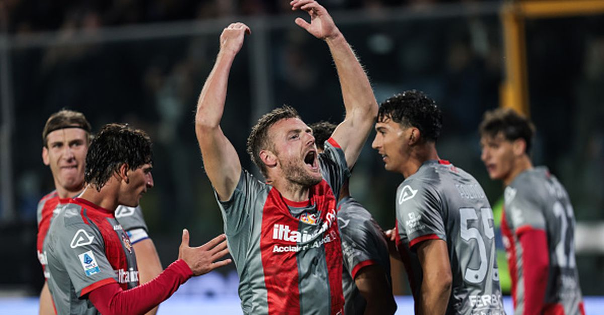 Cremonese, un salto nella storia: torna la maglia replica della stagione 1983-84