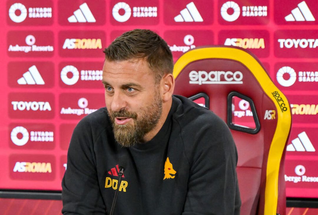 Roma, la conferenza stampa di De Rossi alla vigilia del Genoa – FOTO GALLERY - immagine 6